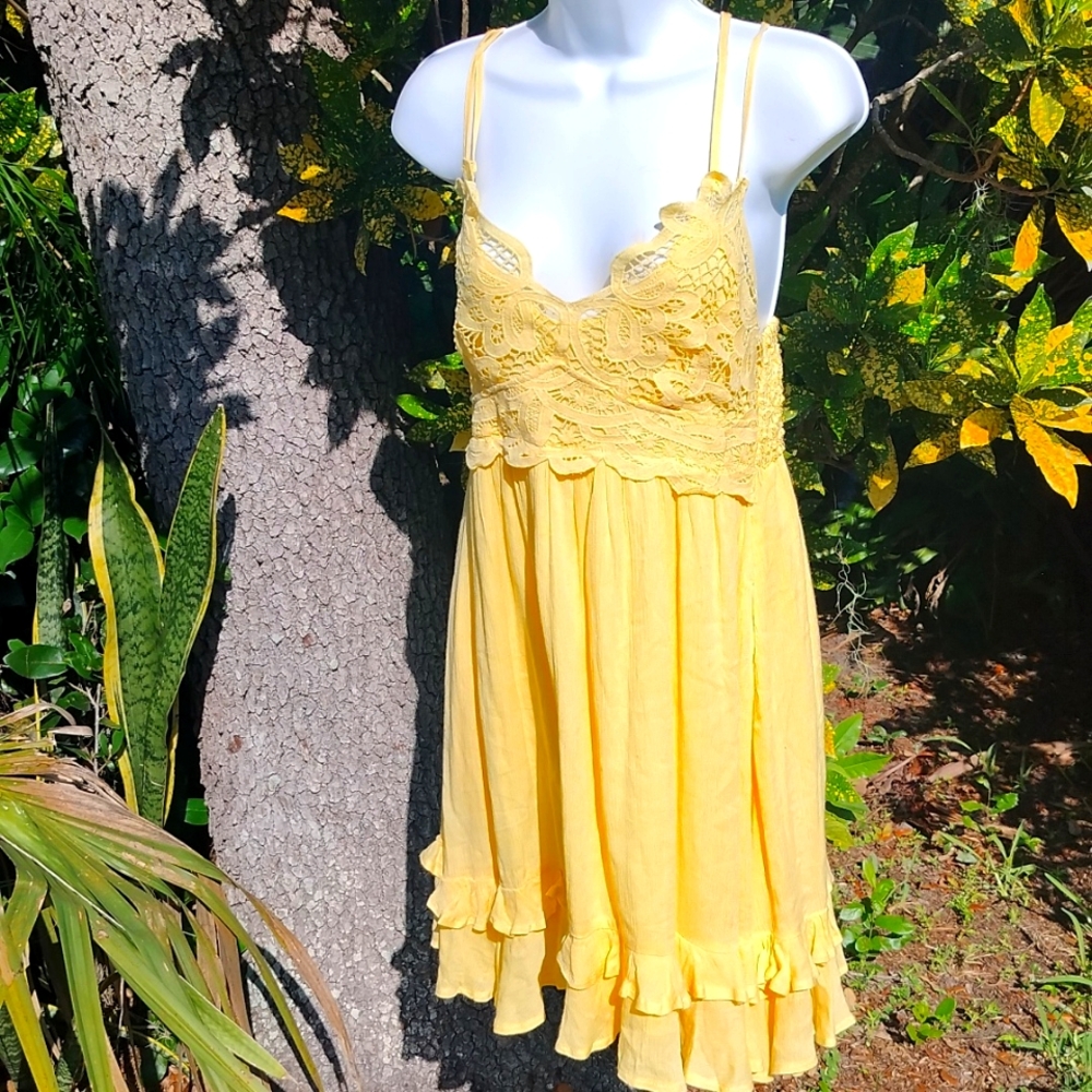 Listicle romantic yellow sundress medium